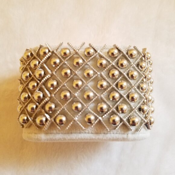 Free with $20 purchase 8" stretchy silver ball bracelet - Picture 2 of 4